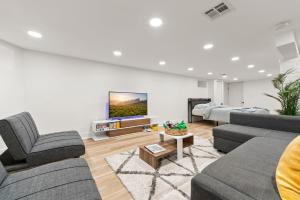 TV a/nebo společenská místnost v ubytování 10Guests! Parking 1ST FLOOR-Duplex