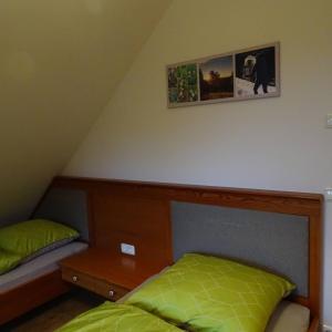 a bedroom with a bed with green sheets at Beim Bergbauer in Fischbach