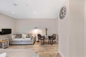 a living room with a couch and a table with chairs at The Haddon Studio - Apartment 7 in Tideswell