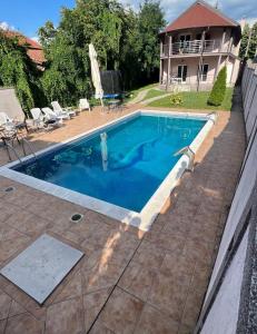 Bazén v ubytování Apartman Dobrodosli nebo v jeho okolí