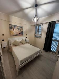 Un pat sau paturi într-o cameră la San Rocco Rooms