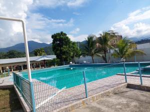 a swimming pool with a fence around it at Complejo Deportivo Wilson Palacios in El Perú