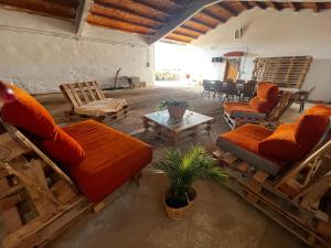 A seating area at Finca Aideta- casa confortable con barbacoa