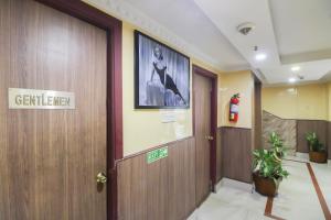 The lobby or reception area at Collection O 794 Hotel Radha Kanhaiya
