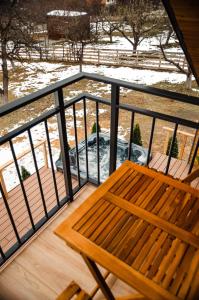 En balkong eller terrasse på Zenit Chalet Sohodol-Bran