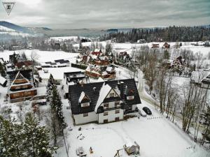 an aerial view of a village in the snow at Willa Zielone Wzgórze - Luksusowe apartamenty - Zakopane in Zakopane