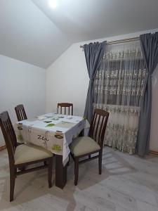 Posezení v ubytování PIN + 4 fotografie