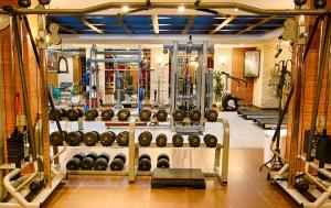The fitness centre and/or fitness facilities at Romance Beach Hotel