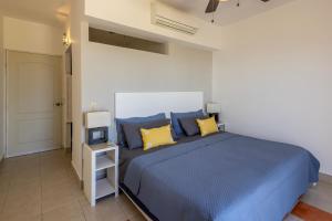 Postel nebo postele na pokoji v ubytování MariaMar Suites