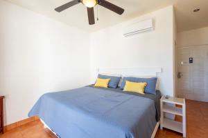 Postel nebo postele na pokoji v ubytování MariaMar Suites