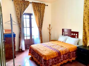 Ένα ή περισσότερα κρεβάτια σε δωμάτιο στο Hostal Santuario de las Libelulas
