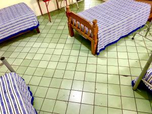 Ένα ή περισσότερα κρεβάτια σε δωμάτιο στο Hostal Santuario de las Libelulas