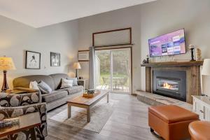a living room with a couch and a fireplace at Sloane Condo for Families Golfers and Girls Trips in Wisconsin Dells