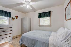 a bedroom with a bed and a ceiling fan at Hiawatha Haven for Families and Golfers in Wisconsin Dells