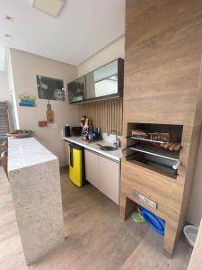 a kitchen with a counter and a counter top at Guaibim House- Sua casa de praia in Guaibim