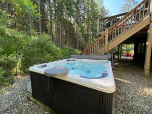 Φωτογραφία από το άλμπουμ του Hot Tub & Fire Pit~The Pines Chalet σε Ellicottville