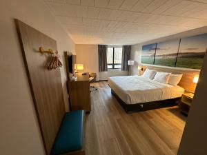 Postel nebo postele na pokoji v ubytování Days Inn by Wyndham Liberty