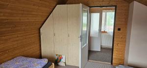 Postel nebo postele na pokoji v ubytování Apartmán v centru Království sov