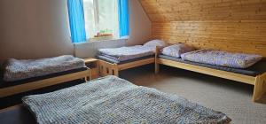 Postel nebo postele na pokoji v ubytování Apartmán v centru Království sov