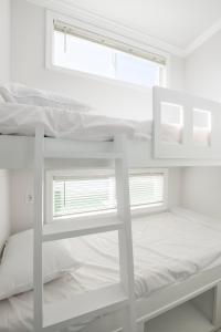 Luray RV Resort on Shenandoah River客房内的一张或多张床位
