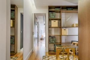 a dining room with a glass table in a room at Deco Gem in Santa Catarina in Lisbon