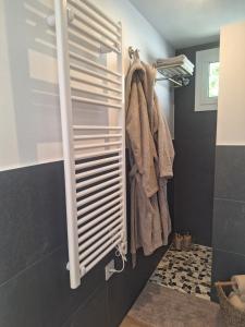 a bathroom with a toilet and a towel rack at Au Jardin d'Armand in Sant Pere de Ribes