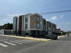 a car parked in front of a building on a street at Suite Nueva en Salinas - Chipipe, en conjunto privado in Salinas