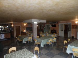 Restaurace v ubytování Hotel Rosso Di Sera