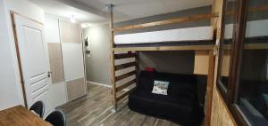 a room with two bunk beds and a table and chairs at La croix haute in Uvernet-Fours