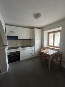 Kuchyň nebo kuchyňský kout v ubytování Appartamento Travai