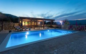Piscina di Villa Brkic with large private pool and playground o nelle vicinanze