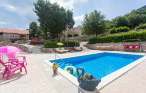 Piscina di Villa Brkic with large private pool and playground o nelle vicinanze