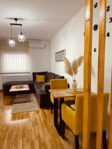 a living room with a couch and a table at Apartman Royal 4 in Doboj