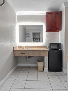 A bathroom at Dream Inn