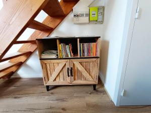 a book shelf in the corner of a attic at Le Marmandais, T3 lumineux, balcon, parking, wifi, proche thermes, 4 personnes in Luchon