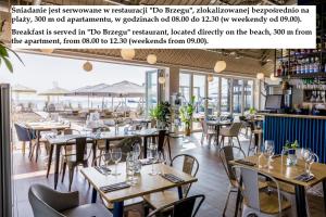 ein Screenshot eines Restaurants mit Tischen und Stühlen in der Unterkunft Sanhaus Apartments - Apartament Santorini - dwie sypialnie, dwie łazienki, klimatyzacja in Sopot