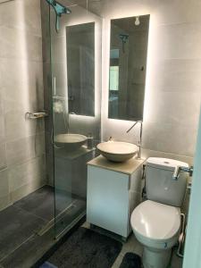 a bathroom with a toilet and a sink and a shower at Central apartment - Cismigiu & Izvor Park in Bucharest