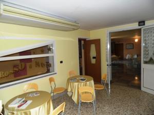 Restaurace v ubytování Hotel Rosso Di Sera