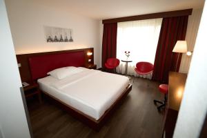 Letto o letti in una camera di Hotel Conti Dietikon