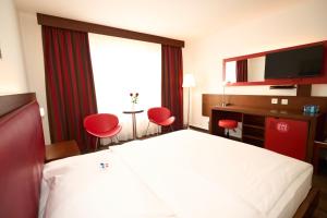 Letto o letti in una camera di Hotel Conti Dietikon