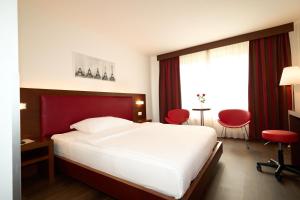 Letto o letti in una camera di Hotel Conti Dietikon