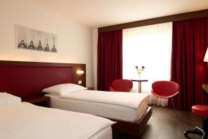 Letto o letti in una camera di Hotel Conti Dietikon