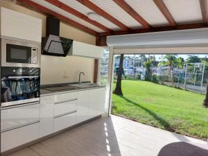 Dapur atau dapur kecil di T1 BIS RDC Carayou Marina Pointe du Bout