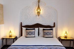 Postel nebo postele na pokoji v ubytování Riad Alassala Fes + 36 fotografií