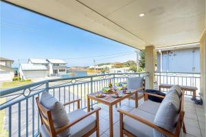 Bel Air, 8A Ocean Ave - pet friendly, water views and air con的阳台或露台