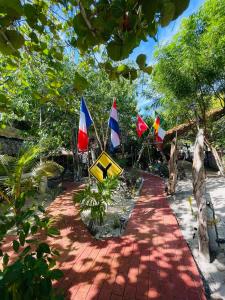 a group of flags on a path in the sand at Casa Jade Ecobungalows Las coloradas in Yuluc