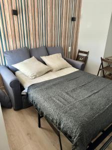 Кровать или кровати в номере Au Cloîtres