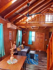 Χώρος καθιστικού στο Mx2 Cottage