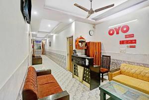 TV a/nebo společenská místnost v ubytování Hotel O One Plus One Residency