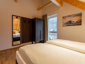 a bedroom with two beds and a window at Mountain Chalet Chapeau in Sankt Lorenzen ob Murau